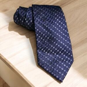 Calvin Klein 100% Silk Navy Blue Geometric Mens Neck Tie Designer 59 Inches